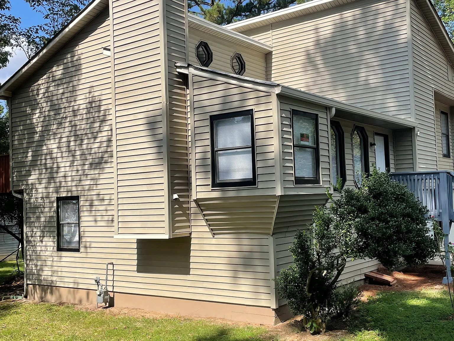 4 bed, 2200 sqft, $2,500 — Photo 3