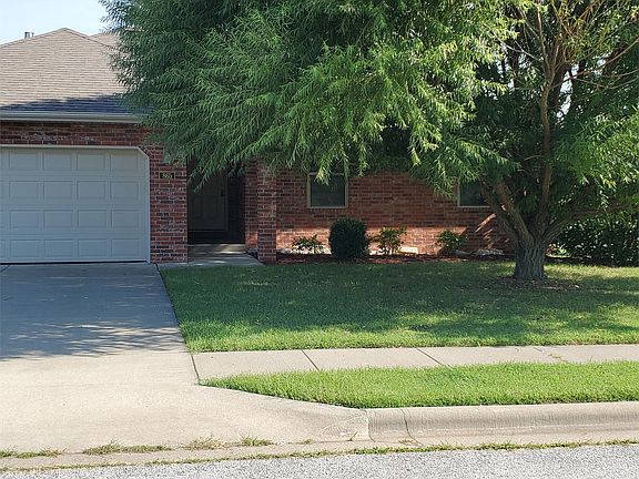 2nd image of 865 W Lorenza Dr