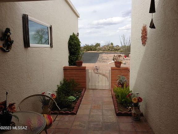 3rd image of 809 W Calle De Alegria