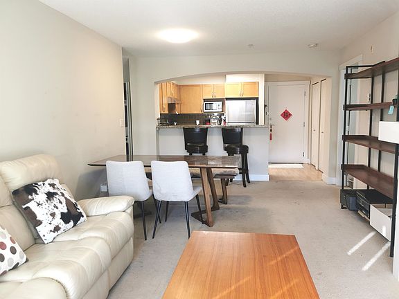 2nd image of 2388 Western Pkwy #318