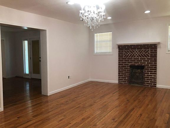 3rd image of 1414 E Railroad St