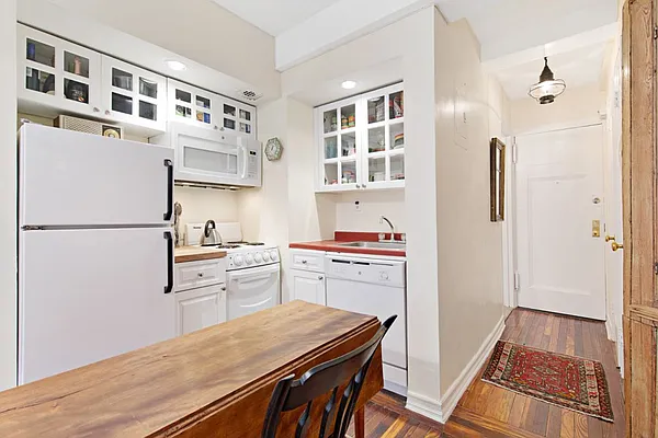 Sold by Compass | media 3