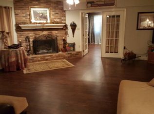 210 W McAfee Dr, Mabank, TX 75147