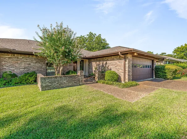 3413 Denbury Dr, Fort Worth, TX 76133