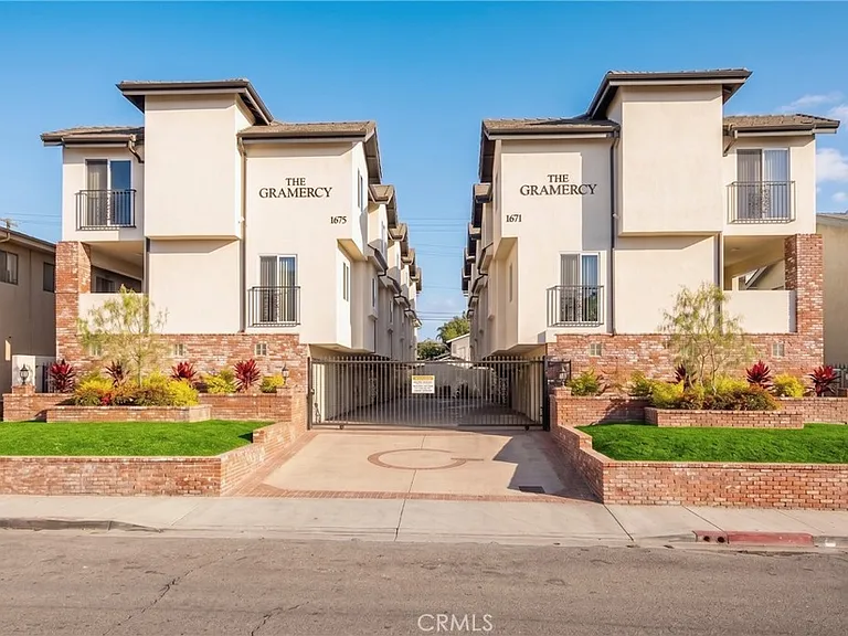 1675 Gramercy Ave — Photo 34