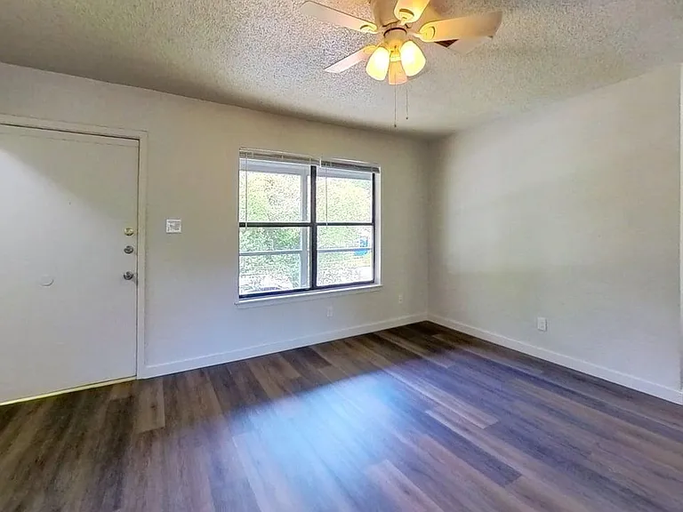 1015 W Martin Luther King Dr #B — Photo 11