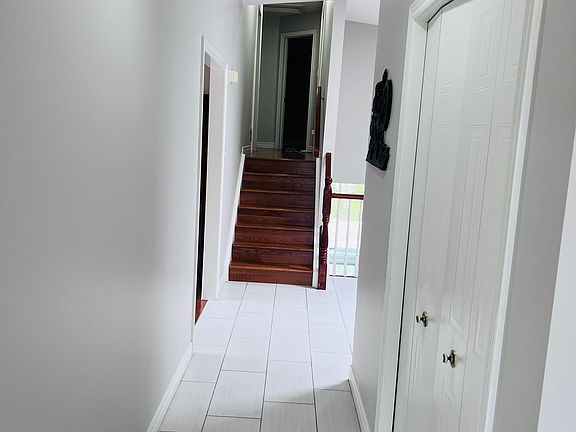 4th image of 1279 Aldersbrook Rd