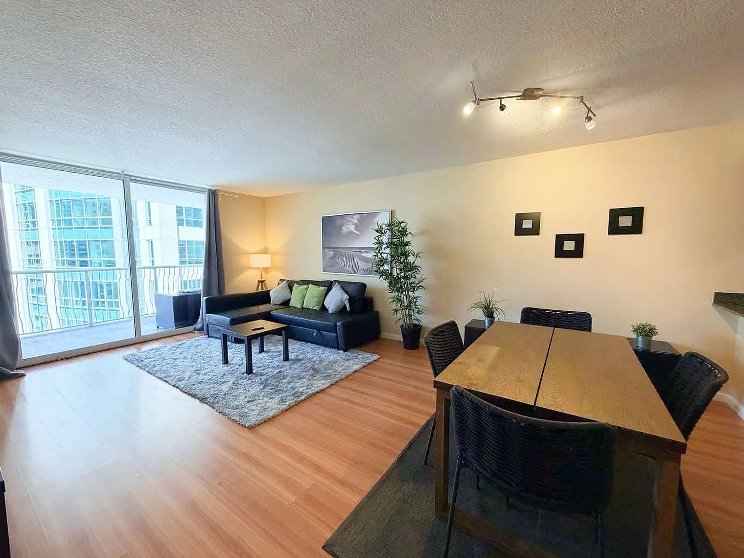 2 bed, 1.0 bath, 818 sqft, $3,441 — Photo 4