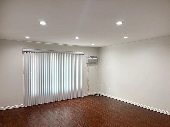 4th image of 11140 Camarillo St APT 2