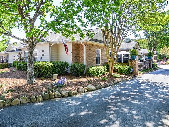 3rd image of 149 Villa Park Cir
