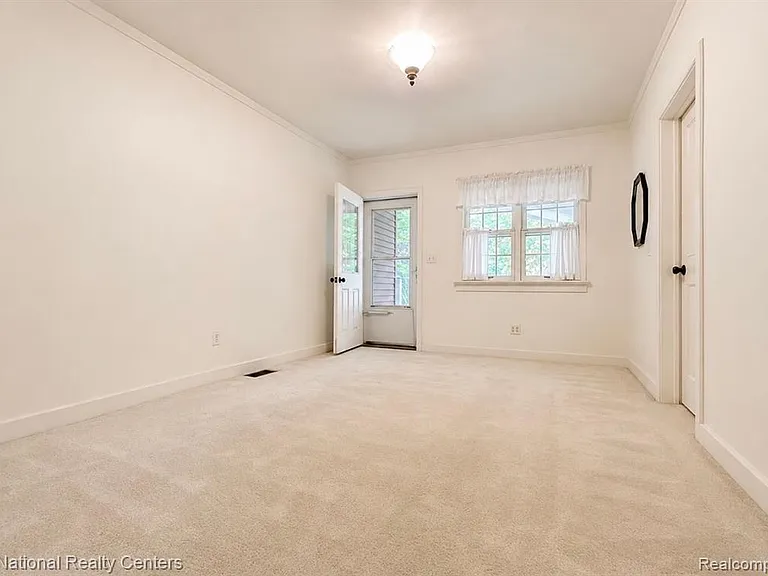 229 Linden St — Photo 11
