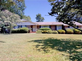 510 Ridgeway Dr, Mount Airy, NC 27030