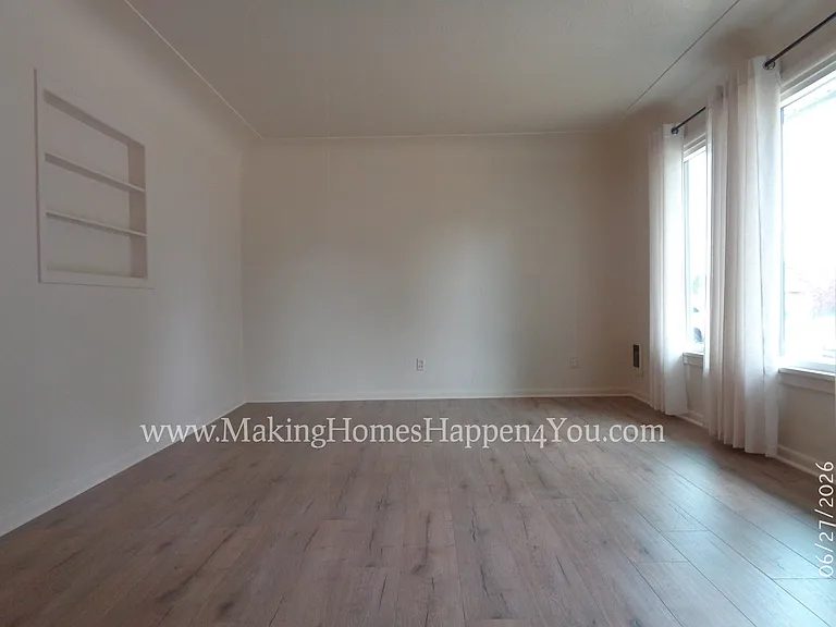 1945 23rd St NE — Photo 5