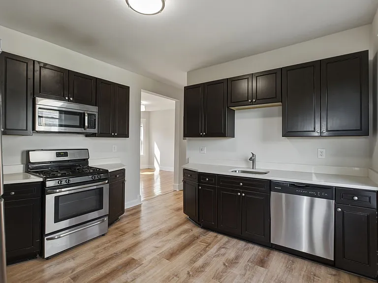 18 Peverell St #3 — Photo 7