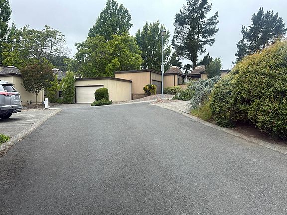 5th image of 40 Knolls Ln