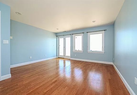 2nd image of 850 Dean Ave #850-B