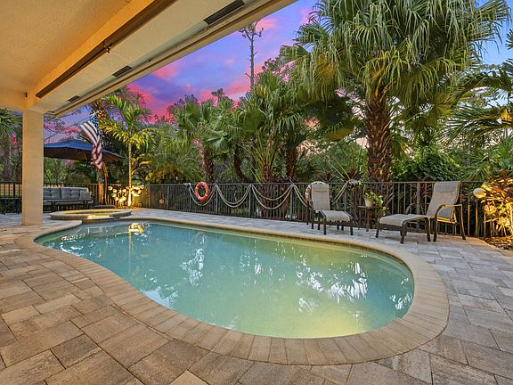 5th image of 982 SW Palm Cove Drive
