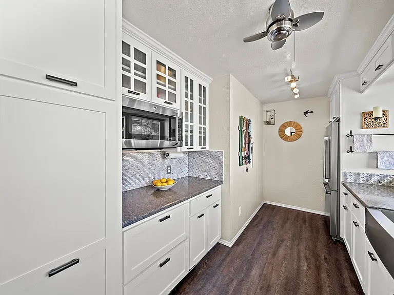 22492 Edgewater Dr — Photo 6