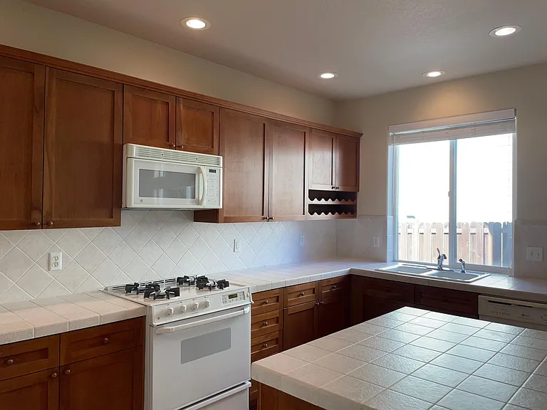 347 NW 207th Ave — Photo 11