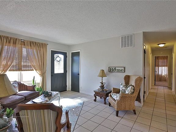 4th image of 1334 S La Salle Dr