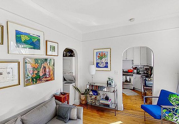 5th image of 345 De Graw St #2