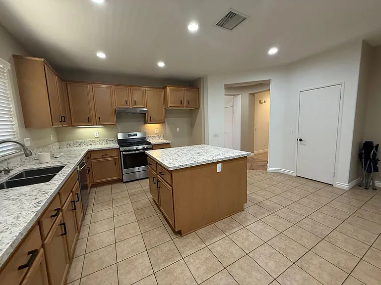 13252 Placentia St — Photo 15