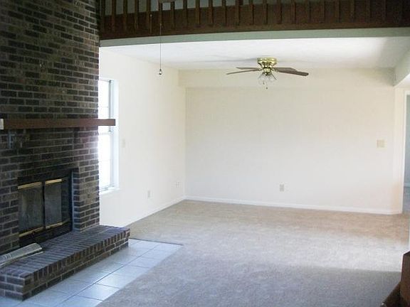 3rd image of 2215 Bomar Blvd