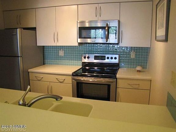 2nd image of 368 Harbor Dr Unit 203