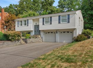 106 Wessex Hills Dr, Coraopolis, PA 15108