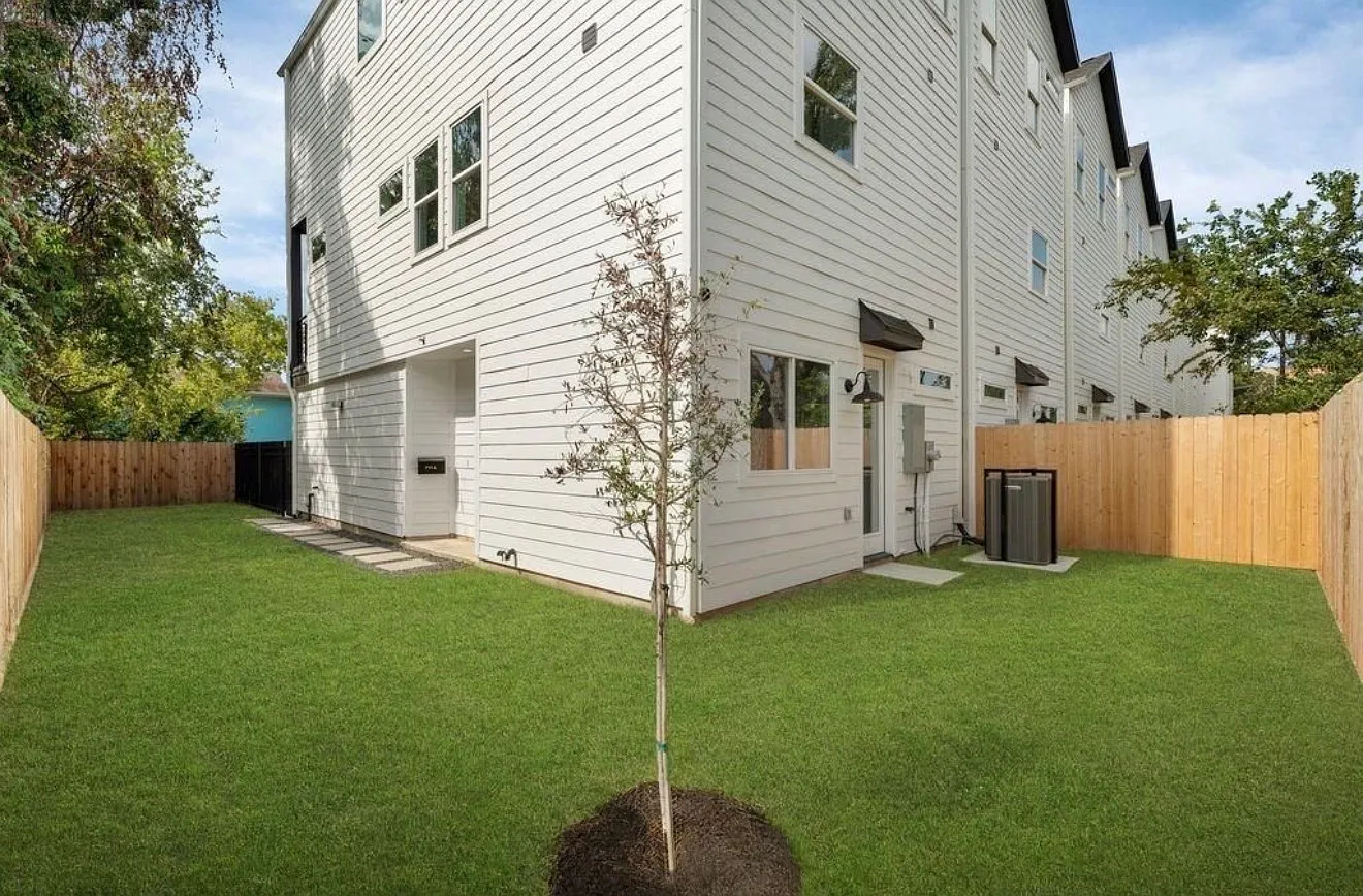 3 bed, 3.5 bath, 1821 sqft, $2,699 — Photo 4