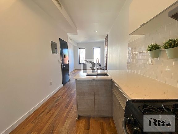 4th image of 1297 Putnam Ave #3L