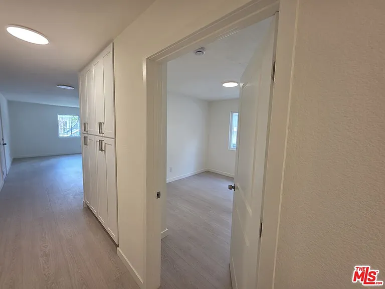 912 N Ridgewood Pl #2 — Photo 36