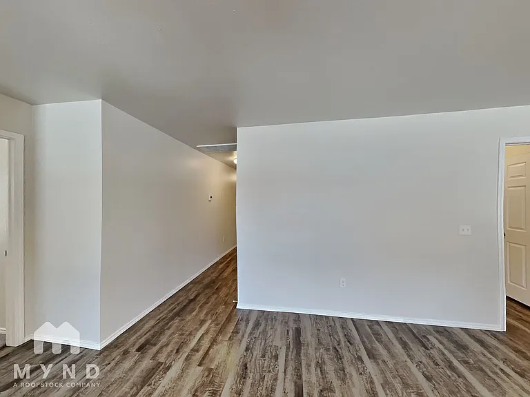 1921 Hannah Ln — Photo 7