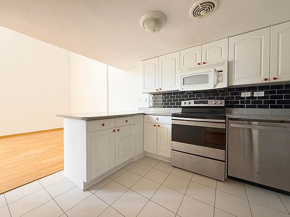 4th image of 371 Madison St APT 221