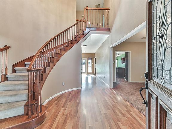 4th image of 4030 Larkspur St