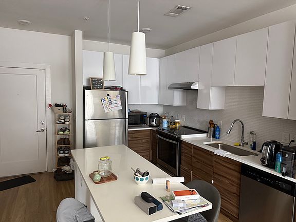 3rd image of 131 12th Ave N #312