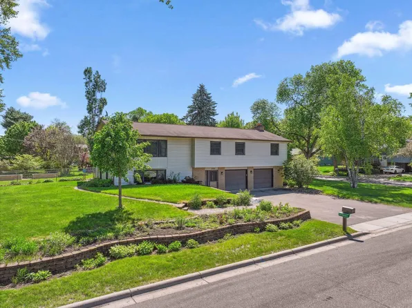 8200 Riverview Ln N, Brooklyn Park, MN 55444