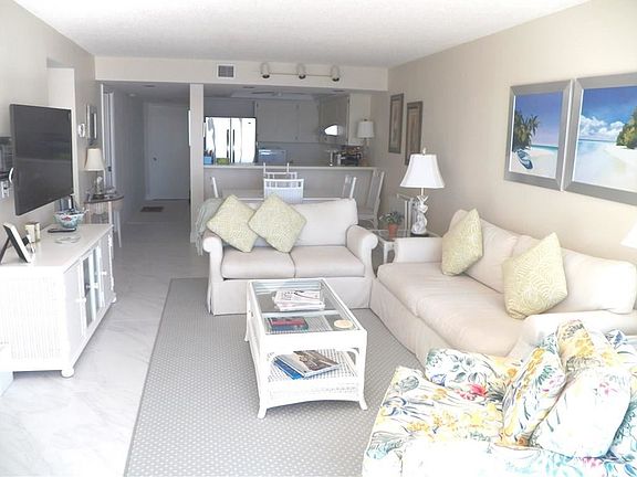 3rd image of 330 NE Edgewater Dr APT 303