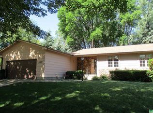 2412 Apache Dr, Sioux City, IA 51104