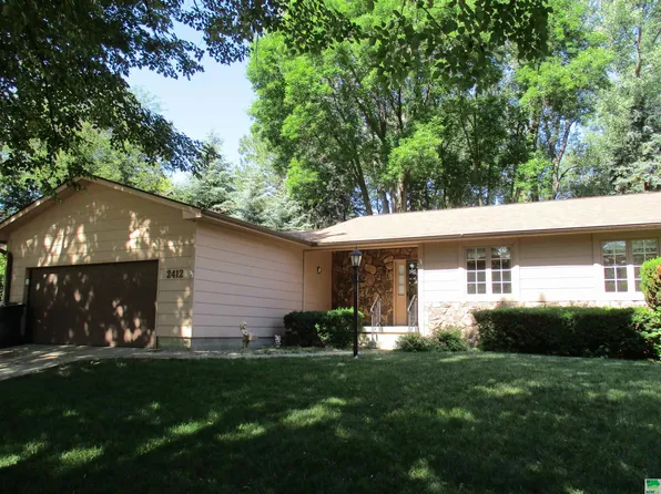 2412 Apache Dr, Sioux City, IA 51104