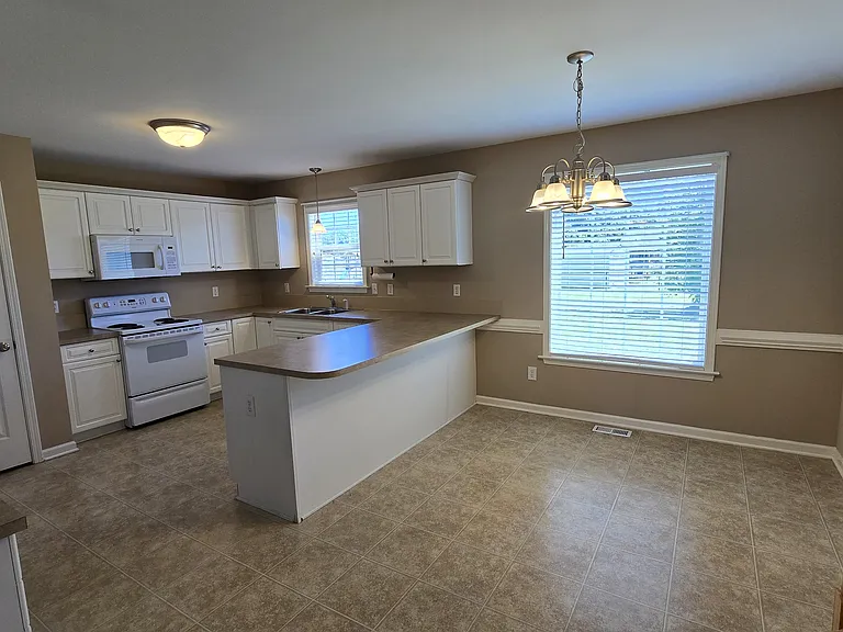 100 Jesse Dr — Photo 6
