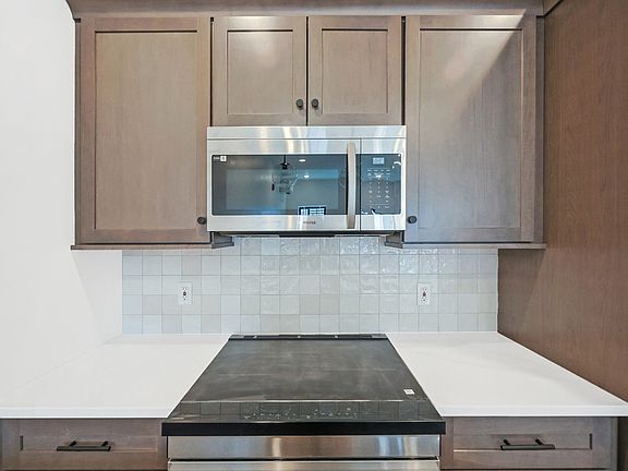 5th image of 126 Adelaide Ave #105