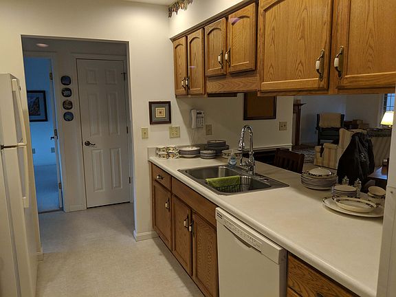 4th image of 930 Oakbrook Dr