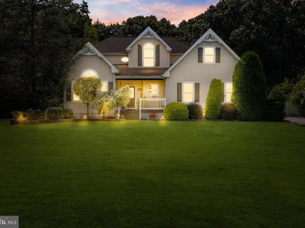 2 Country Woods Dr, New Egypt, NJ 08533