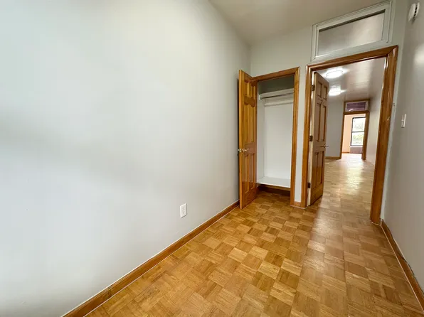 696 Sackett Street image 5 of 6