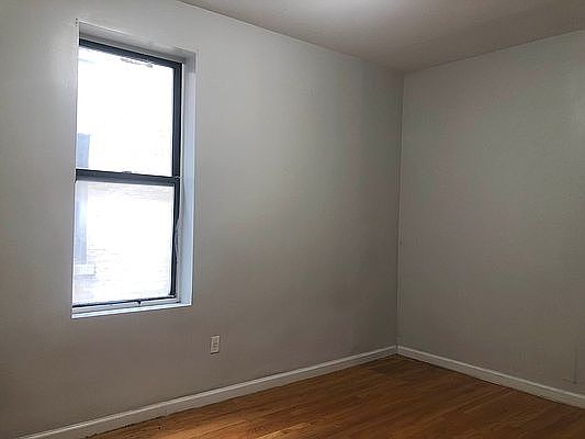 4th image of 572 W 156th St #25A
