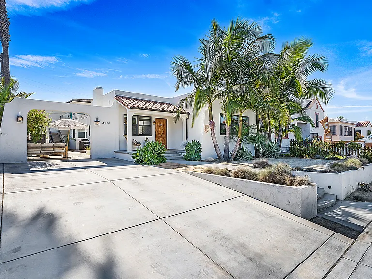 Front entry to property