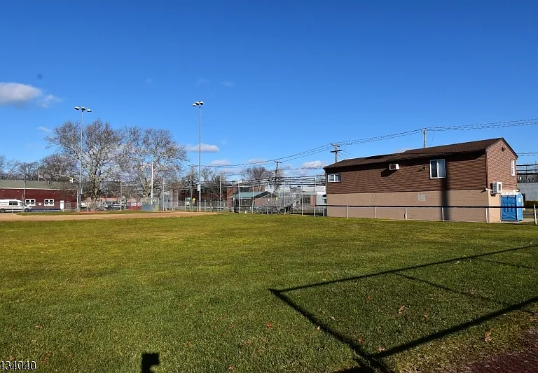 10 Garden Dr #2 — Photo 39