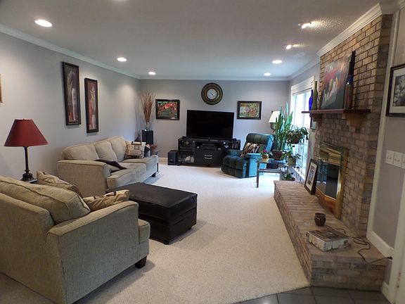 2nd image of 2817 Lakeland Dr