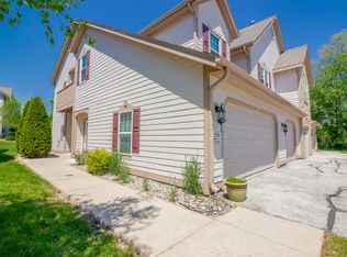 2228 W Vista Bella Dr #202, Oak Creek, WI 53154